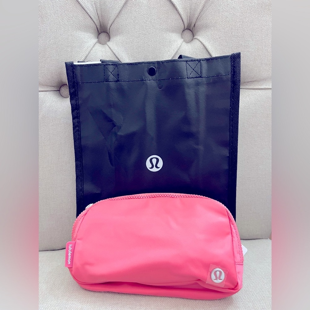 Lululemon Everywhere Belt Bag 1L Sakura Pink